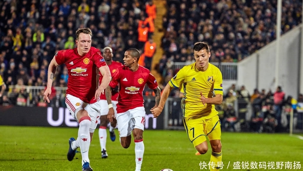 梅西现场观战德约迈阿密半决赛，后者：在梅西面前打球有点紧张.