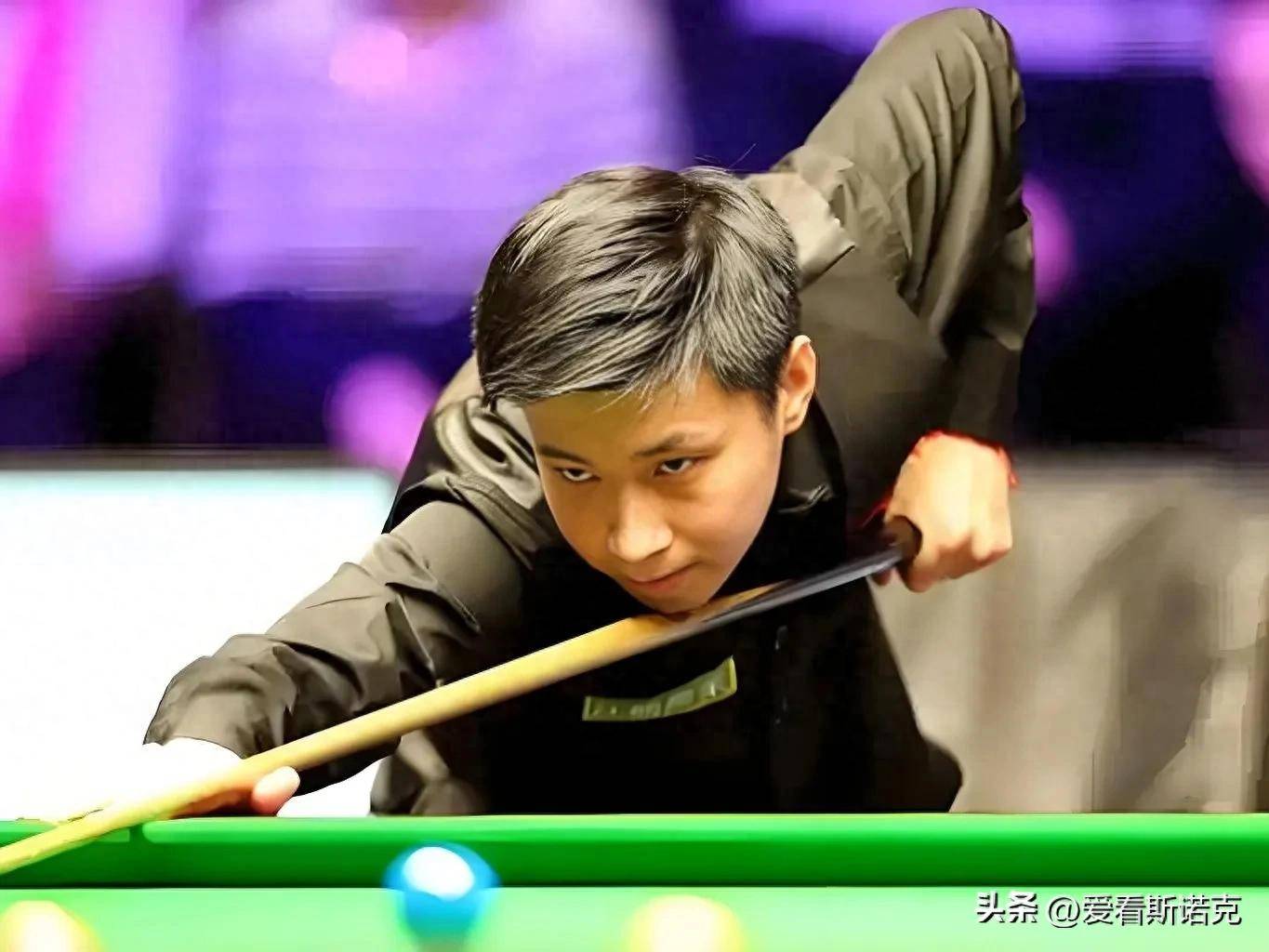 梅西现场观战德约迈阿密半决赛，后者：在梅西面前打球有点紧张.